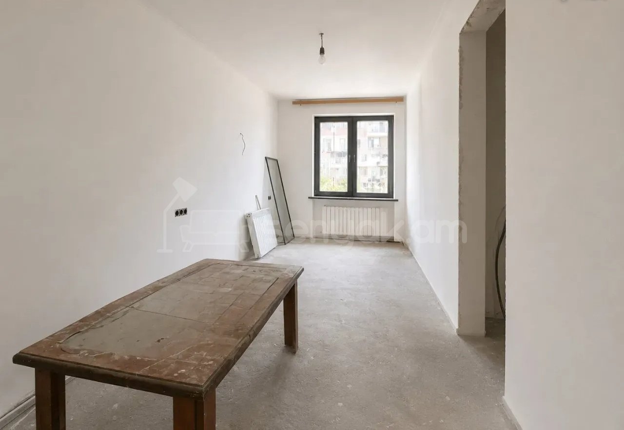 3 Սենյականոց Բնակարան Քարե Շենքում, 78քմ, 3/5 հարկ, Դիզայներական Վերանորոգված