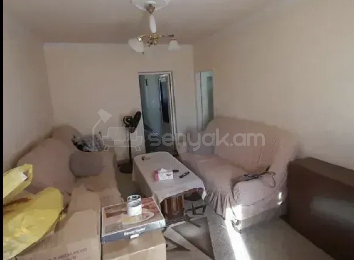 2 Սենյականոց Բնակարան Քարե Շենքում, 56քմ, 4/5 հարկ, Նորմալ Վիճակում, Մասամբ Կահավորված