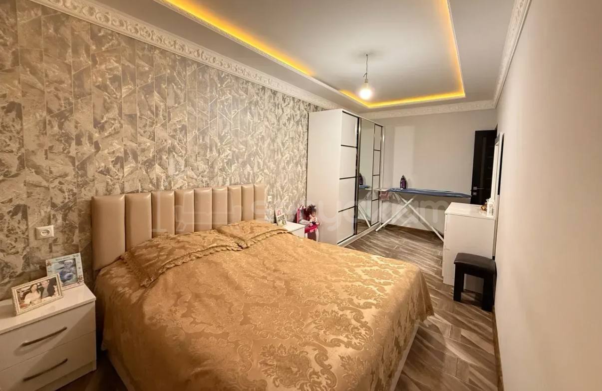 4 Սենյականոց Բնակարան Քարե Շենքում, 92քմ, 1/5 հարկ, Կապիտալ Վերանորոգված