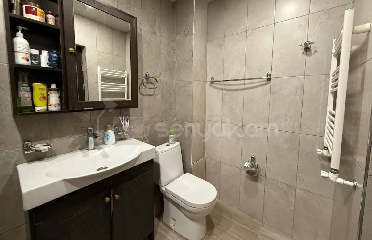 4 Սենյականոց Բնակարան Քարե Շենքում, 92քմ, 1/5 հարկ, Կապիտալ Վերանորոգված