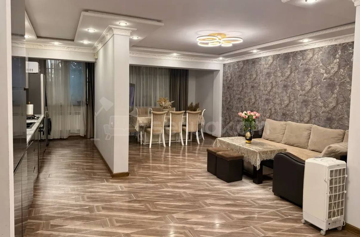 4 Սենյականոց Բնակարան Քարե Շենքում, 92քմ, 1/5 հարկ, Կապիտալ Վերանորոգված