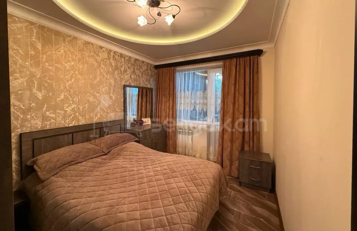 4 Սենյականոց Բնակարան Քարե Շենքում, 92քմ, 1/5 հարկ, Կապիտալ Վերանորոգված