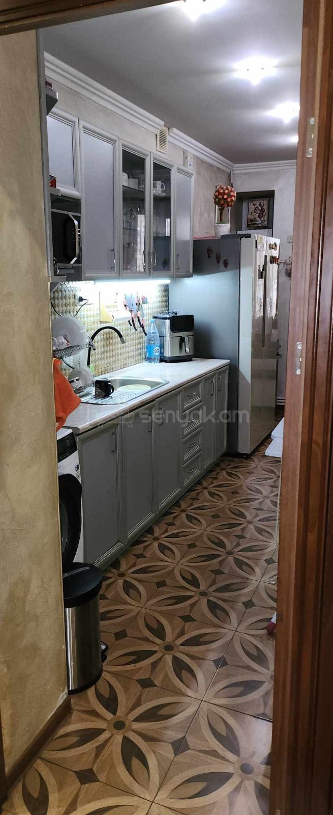 3 Սենյականոց Բնակարան, 77քմ, 6/9 հարկ, Կապիտալ Վերանորոգված, Կահավորված, Արևկող