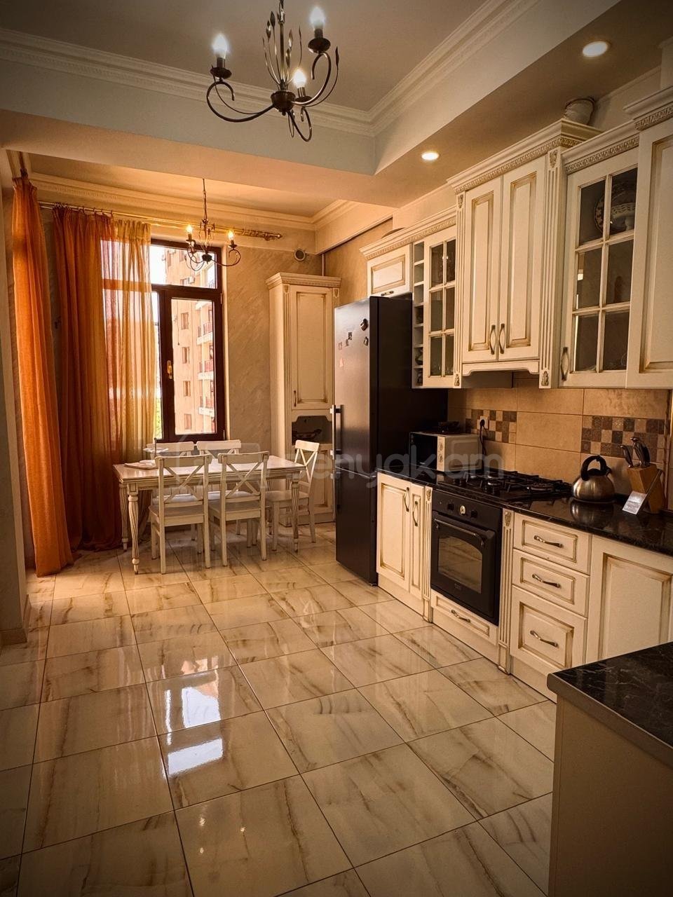 3 Սենյականոց Բնակարան Նորակառույցում, 11քմ, 6/15 հարկ, Կապիտալ Վերանորոգված