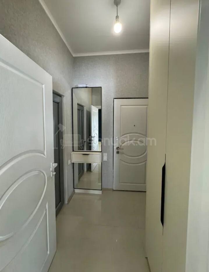 3 Սենյականոց Բնակարան Քարե Շենքում, 60քմ, 4/4 հարկ, Կապիտալ Վերանորոգված
