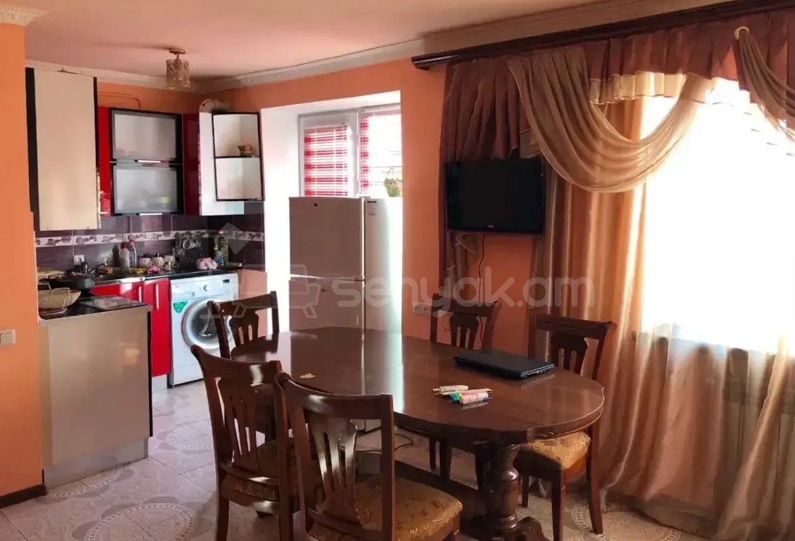 3 Սենյականոց Բնակարան Քարե Շենքում, 41քմ, 3/5 հարկ, Կապիտալ Վերանորոգված