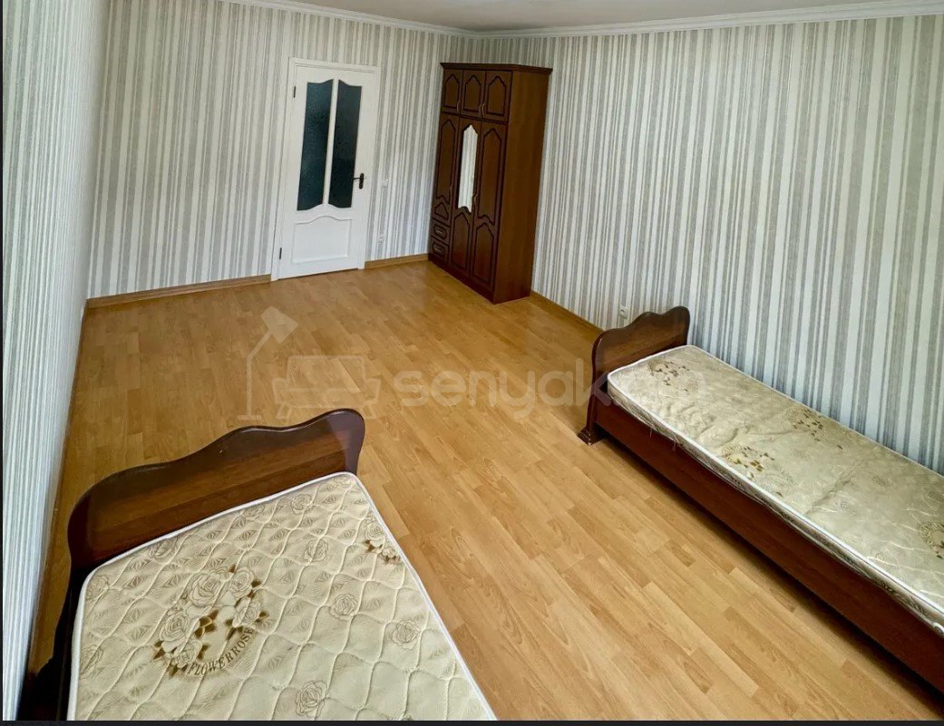 3 Սենյականոց Բնակարան Քարե Շենքում, 75քմ, 4/5 հարկ, Դիզայներական Վերանորոգված, Կահավորված
