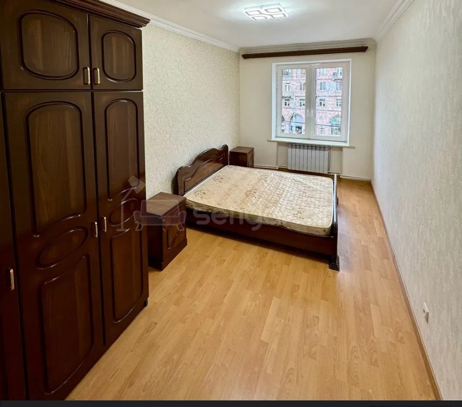 3 Սենյականոց Բնակարան Քարե Շենքում, 75քմ, 4/5 հարկ, Դիզայներական Վերանորոգված, Կահավորված