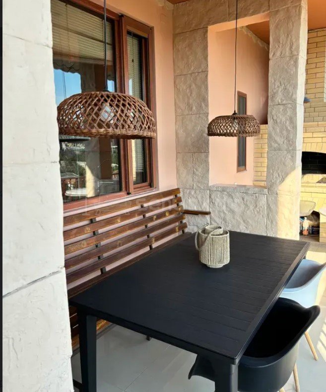 3 Սենյականոց Բնակարան Քարե Շենքում, 120քմ, 1/4 հարկ, Դիզայներական Վերանորոգված, Կահավորված