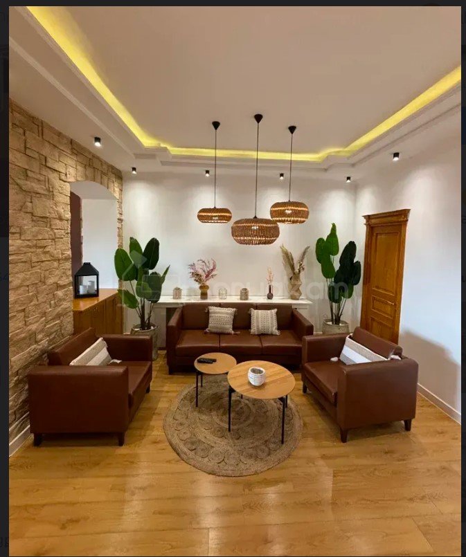 3 Սենյականոց Բնակարան Քարե Շենքում, 120քմ, 1/4 հարկ, Դիզայներական Վերանորոգված, Կահավորված