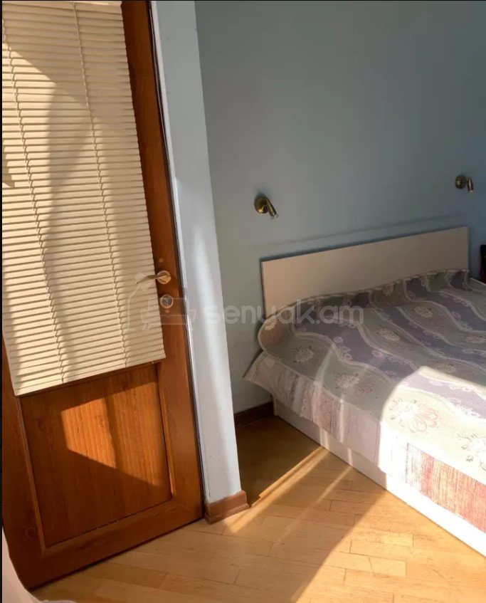 3 Սենյականոց Բնակարան Քարե Շենքում, 95քմ, 3/5 հարկ, Կապիտալ Վերանորոգված, Կահավորված