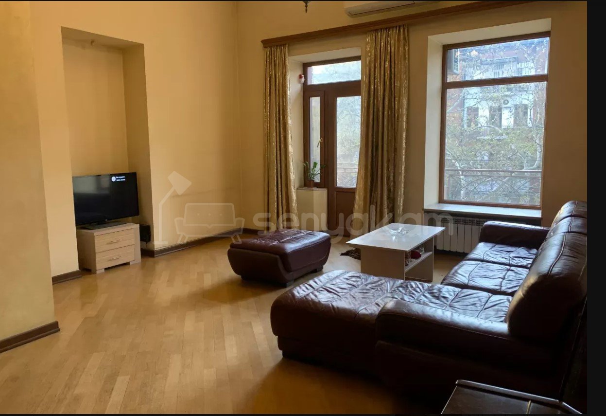 3 Սենյականոց Բնակարան Քարե Շենքում, 95քմ, 3/5 հարկ, Կապիտալ Վերանորոգված, Կահավորված