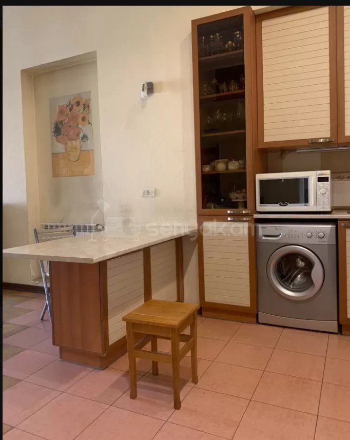 3 Սենյականոց Բնակարան Քարե Շենքում, 95քմ, 3/5 հարկ, Կապիտալ Վերանորոգված, Կահավորված