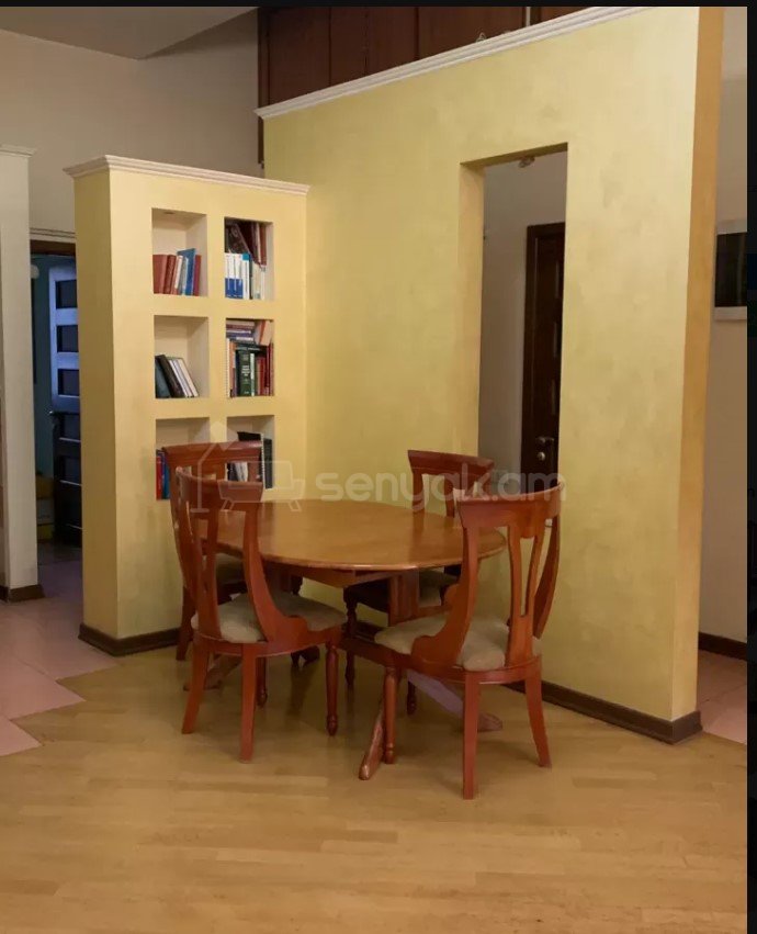 3 Սենյականոց Բնակարան Քարե Շենքում, 95քմ, 3/5 հարկ, Կապիտալ Վերանորոգված, Կահավորված