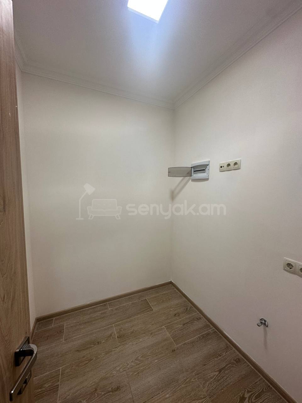 Օֆիսային Տարածք, 95քմ, Կապիտալ Վերանորոգված