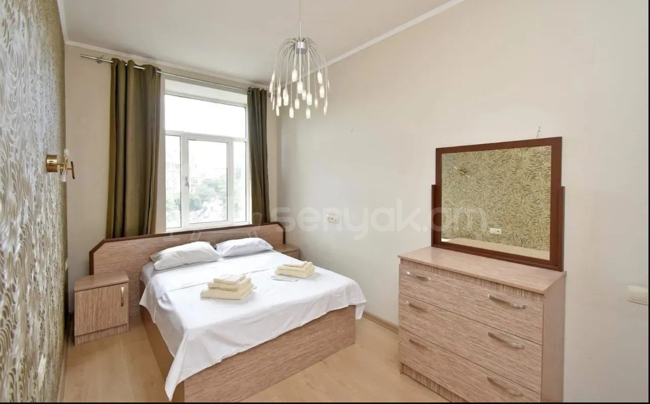 3 Սենյականոց Բնակարան Քարե Շենքում, 70քմ, 4/5 հարկ, Կապիտալ Վերանորոգված, Կահավորված