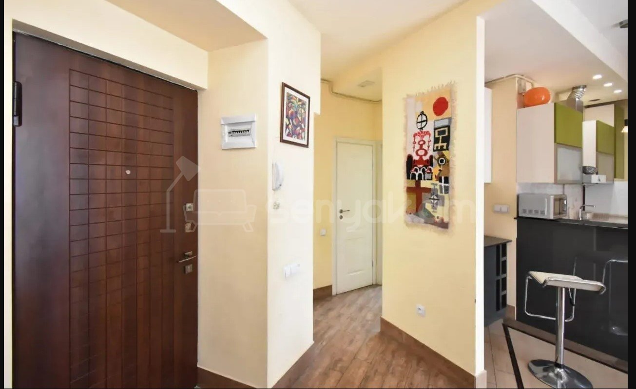 3 Սենյականոց Բնակարան Քարե Շենքում, 70քմ, 4/5 հարկ, Կապիտալ Վերանորոգված, Կահավորված