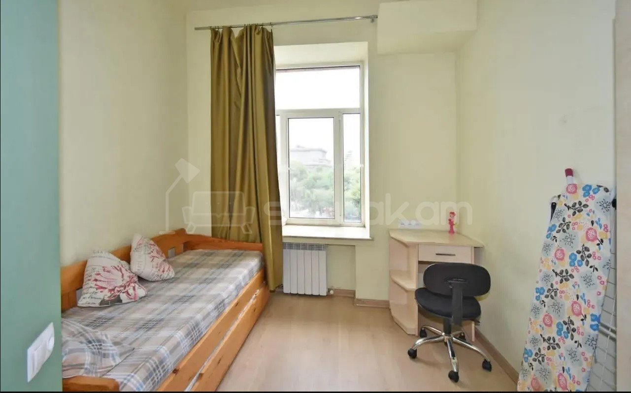 3 Սենյականոց Բնակարան Քարե Շենքում, 70քմ, 4/5 հարկ, Կապիտալ Վերանորոգված, Կահավորված