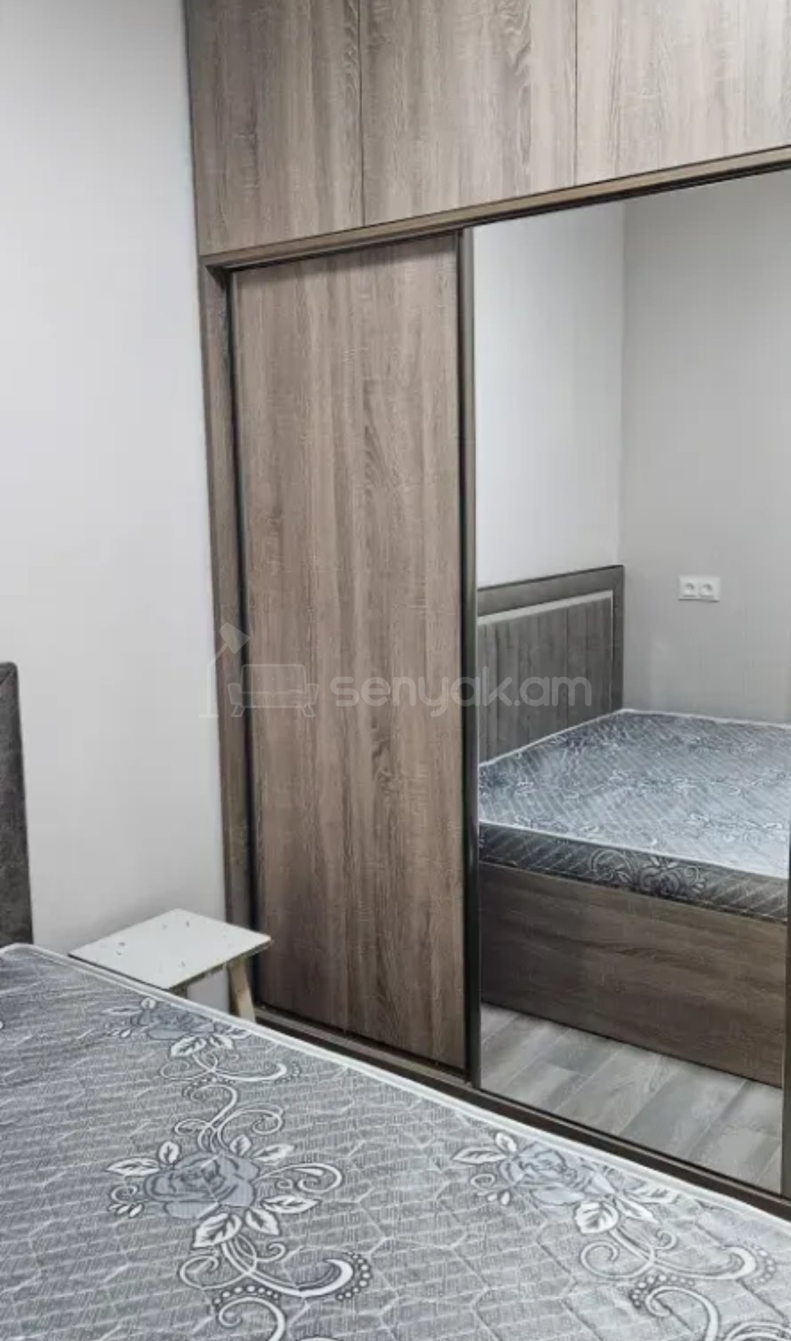 3 Սենյականոց Բնակարան Քարե Շենքում, 64քմ, 5/5 հարկ, Կապիտալ Վերանորոգված, Կահավորված