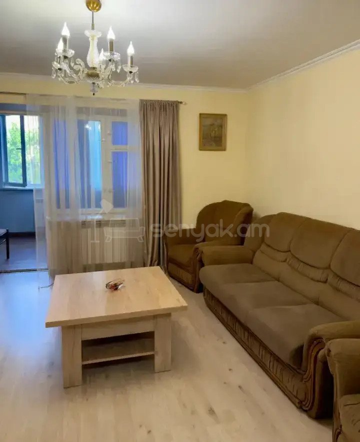 3 Սենյականոց Բնակարան Քարե Շենքում, 80քմ, 2/4 հարկ, Կապիտալ Վերանորոգված, Կահավորված