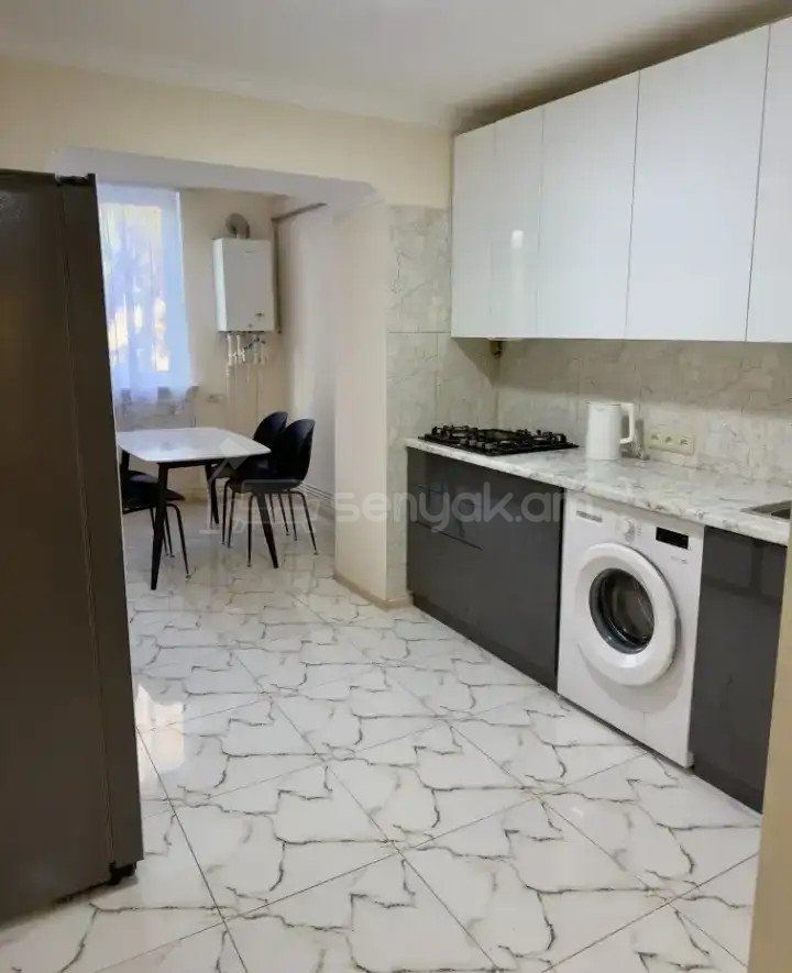 3 Սենյականոց Բնակարան Քարե Շենքում, 80քմ, 2/4 հարկ, Կապիտալ Վերանորոգված, Կահավորված