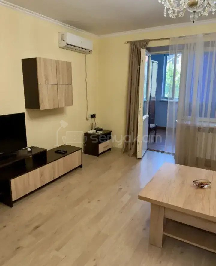 3 Սենյականոց Բնակարան Քարե Շենքում, 80քմ, 2/4 հարկ, Կապիտալ Վերանորոգված, Կահավորված