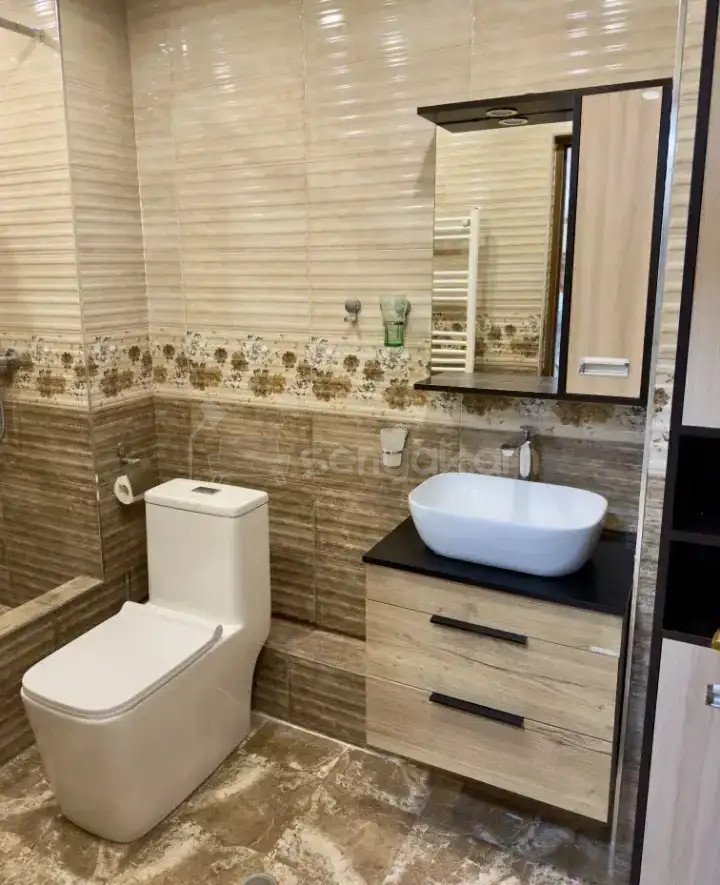 3 Սենյականոց Բնակարան Քարե Շենքում, 80քմ, 2/4 հարկ, Կապիտալ Վերանորոգված, Կահավորված