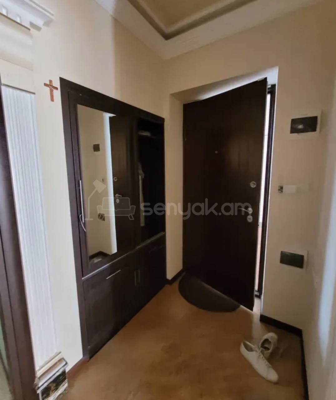 3 Սենյականոց Բնակարան Քարե Շենքում, 85քմ, 4/5 հարկ, Կապիտալ Վերանորոգված, Կահավորված