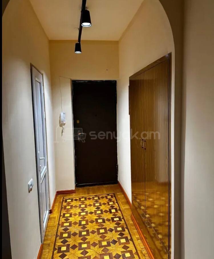 2 Սենյականոց Բնակարան Քարե Շենքում, 52քմ, 5/5 հարկ, Կոսմետիկ Վերանորոգված, Կահավորված