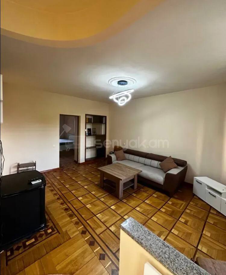 2 Սենյականոց Բնակարան Քարե Շենքում, 52քմ, 5/5 հարկ, Կոսմետիկ Վերանորոգված, Կահավորված