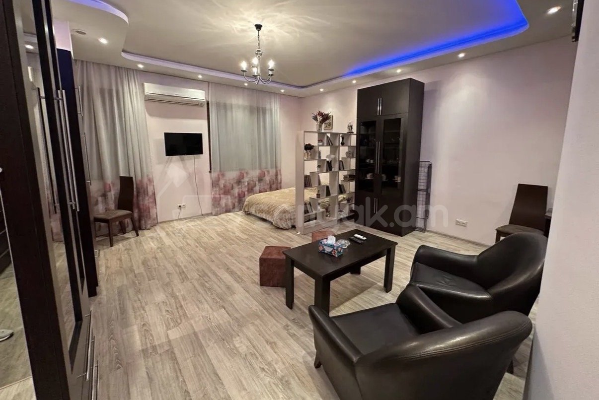 1 Սենյականոց Բնակարան Քարե Շենքում, 52քմ, 6/6 հարկ, Կապիտալ Վերանորոգված