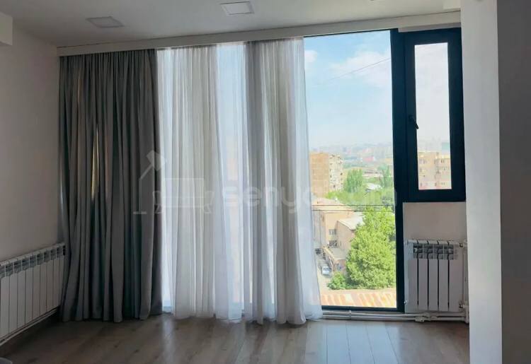 3 Սենյականոց Բնակարան, 43քմ, 10/10 հարկ, Կոսմետիկ Վերանորոգված