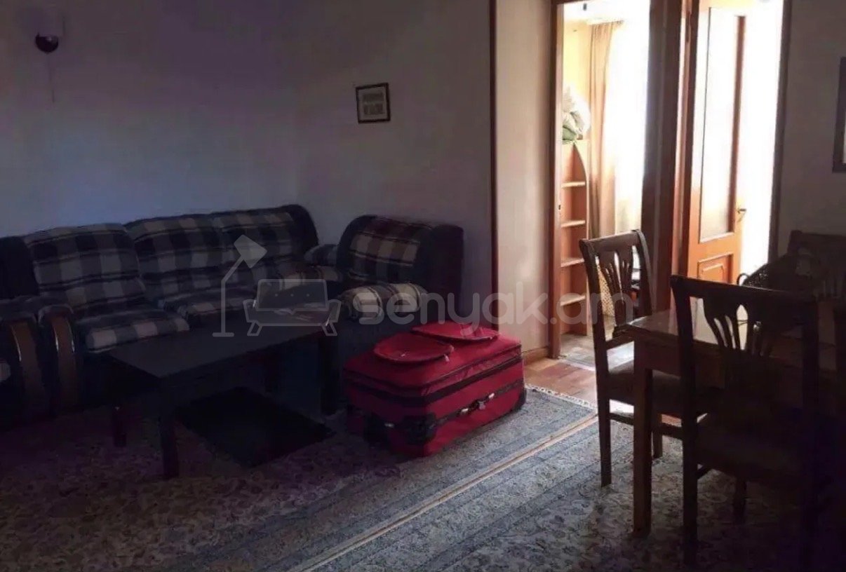 2 Սենյականոց Բնակարան Քարե Շենքում, 50քմ, 3/5 հարկ, Նորմալ Վիճակում, Կահավորված, Արևկող