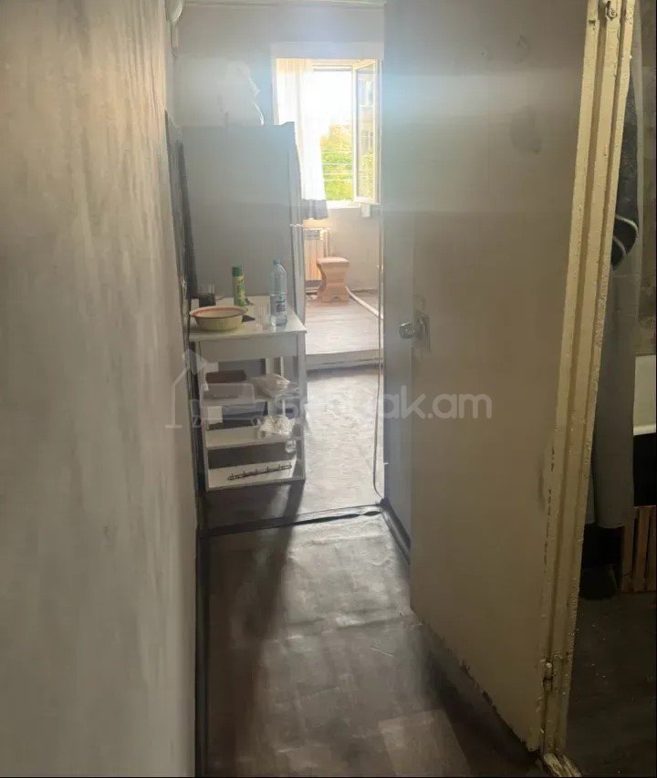 3 Սենյականոց Բնակարան, 72քմ, 2/4 հարկ, Պետական Վիճակում