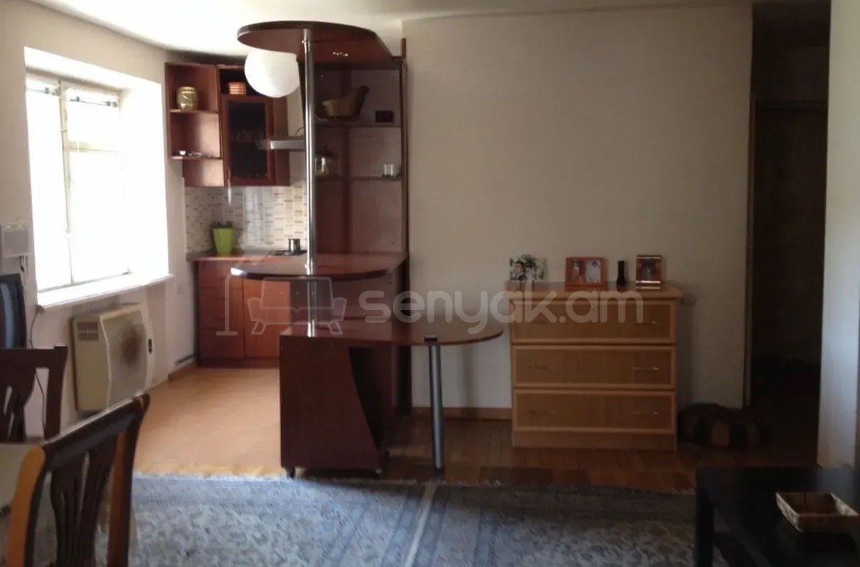 2 Սենյականոց Բնակարան Քարե Շենքում, 50քմ, 3/5 հարկ, Նորմալ Վիճակում, Կահավորված
