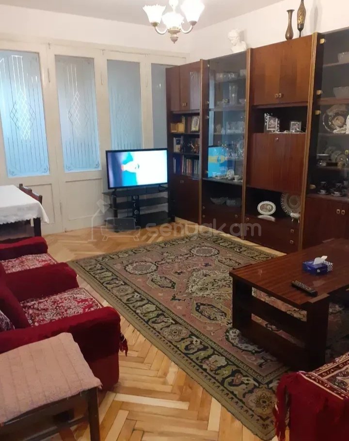3 Սենյականոց Բնակարան Քարե Շենքում, 80քմ, 2/5 հարկ, Նորմալ Վիճակում