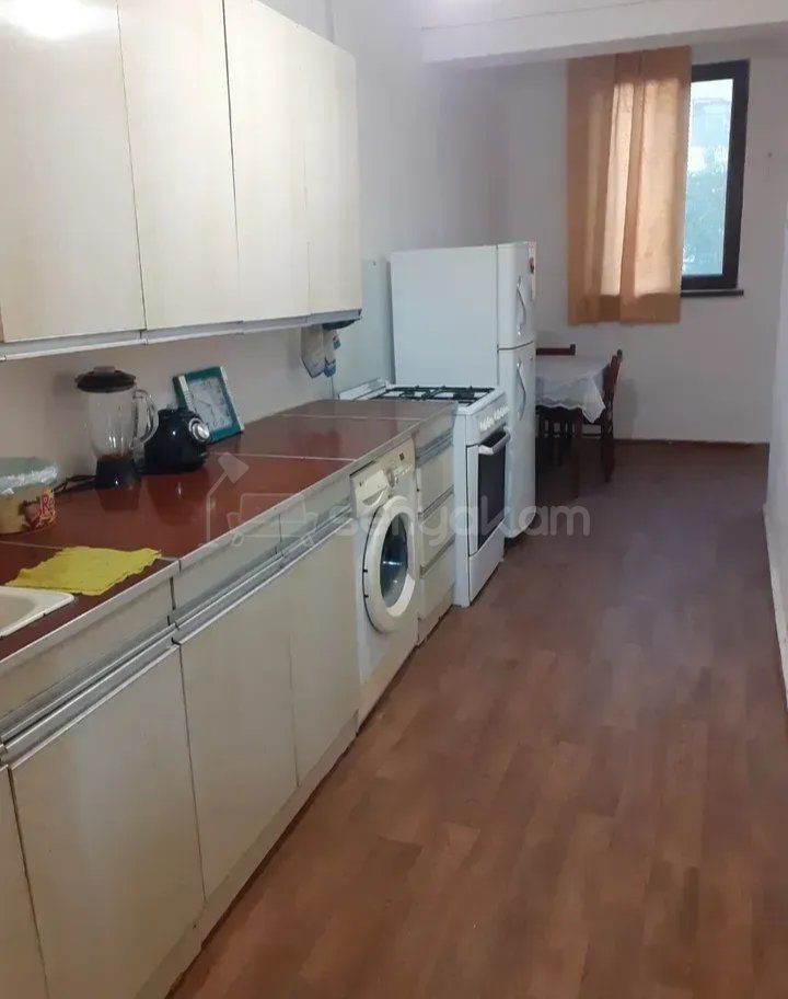 3 Սենյականոց Բնակարան Քարե Շենքում, 80քմ, 2/5 հարկ, Նորմալ Վիճակում