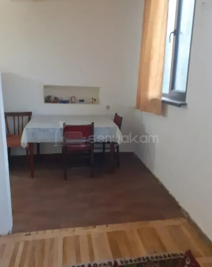 3 Սենյականոց Բնակարան Քարե Շենքում, 80քմ, 2/5 հարկ, Նորմալ Վիճակում