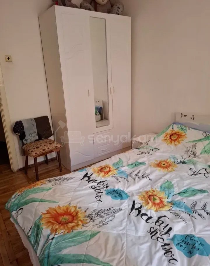 3 Սենյականոց Բնակարան Քարե Շենքում, 80քմ, 2/5 հարկ, Նորմալ Վիճակում