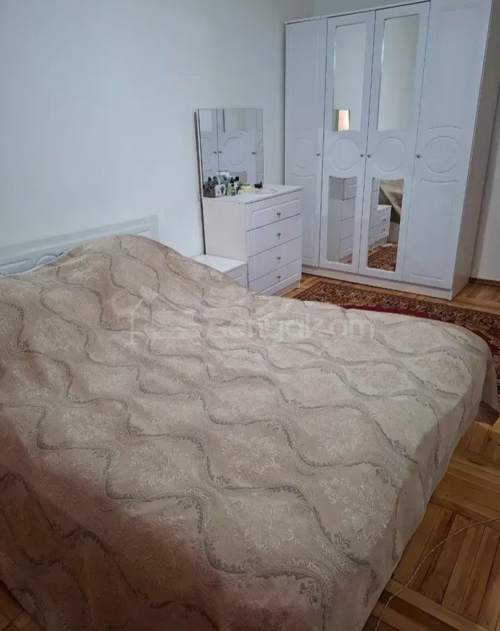 3 Սենյականոց Բնակարան Քարե Շենքում, 80քմ, 2/5 հարկ, Նորմալ Վիճակում