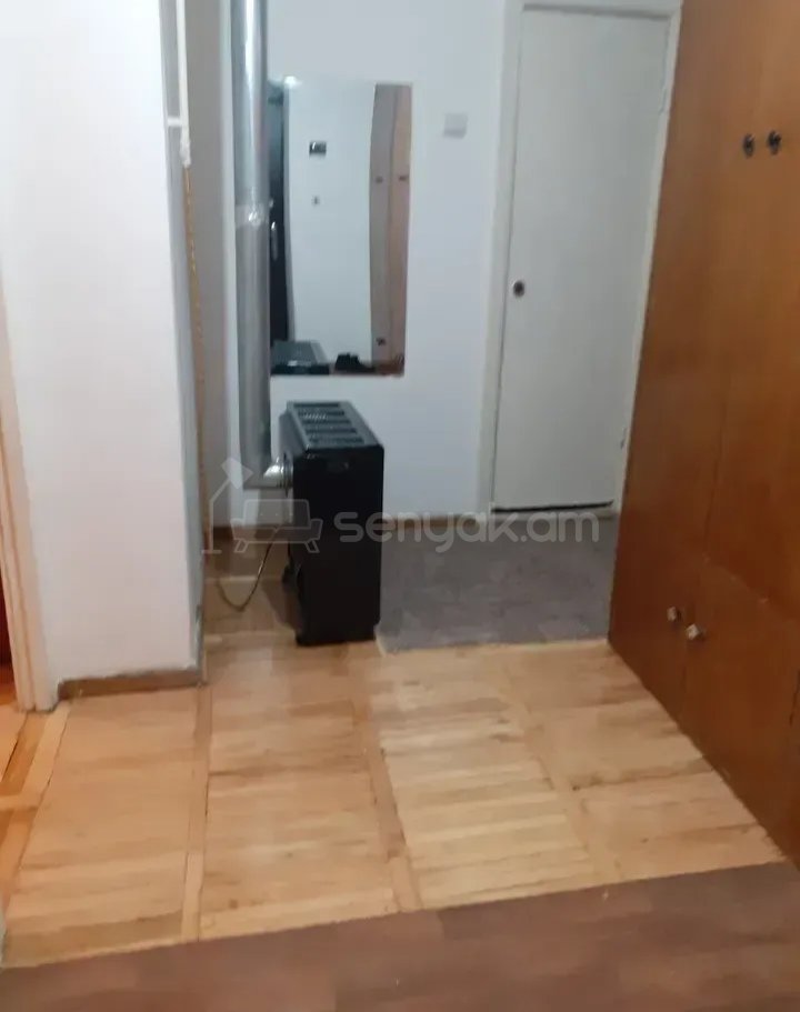 3 Սենյականոց Բնակարան Քարե Շենքում, 80քմ, 2/5 հարկ, Նորմալ Վիճակում