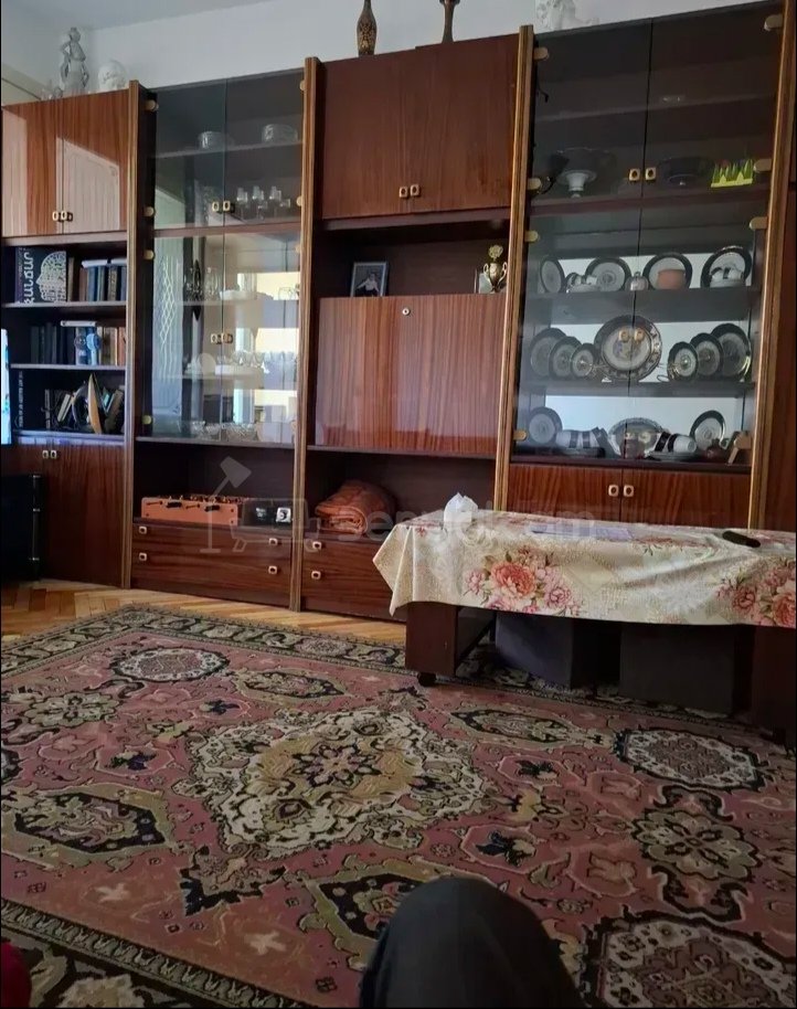 3 Սենյականոց Բնակարան Քարե Շենքում, 80քմ, 2/5 հարկ, Նորմալ Վիճակում