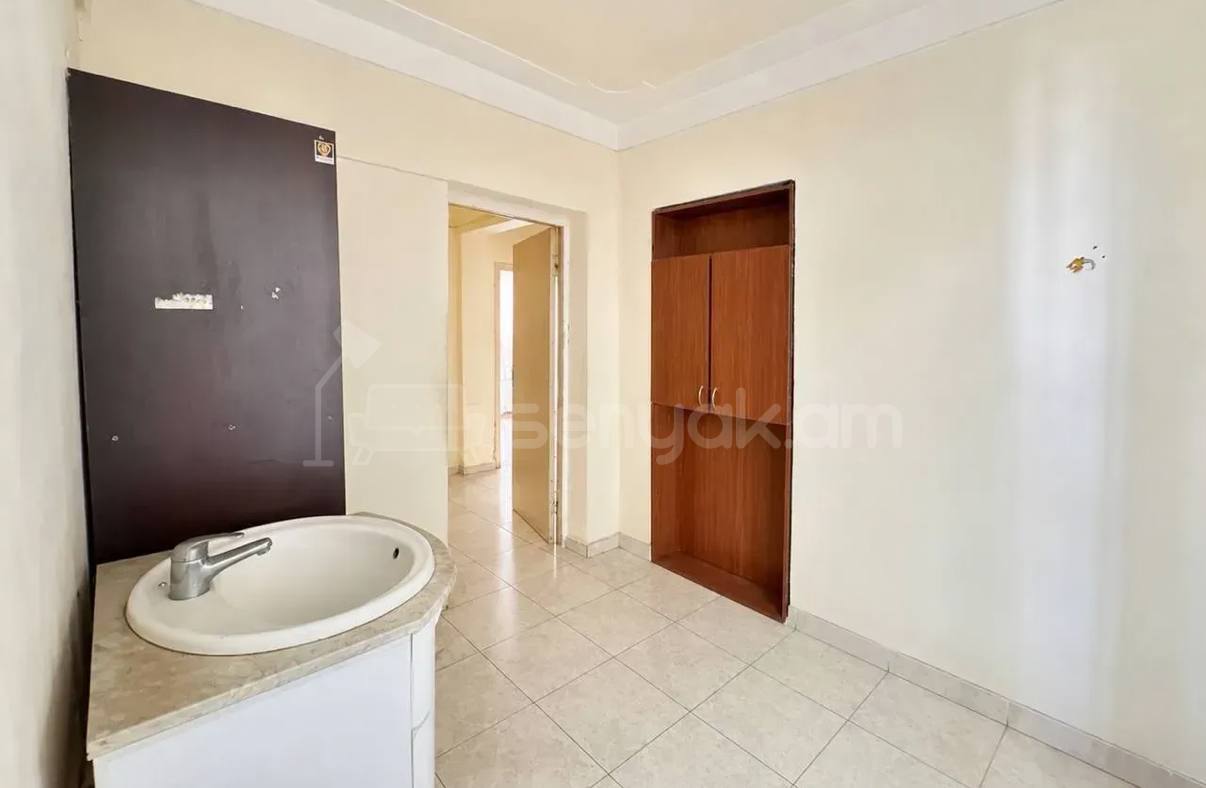 4 Սենյականոց Բնակարան, 92քմ, 7/9 հարկ, Պետական Վիճակում