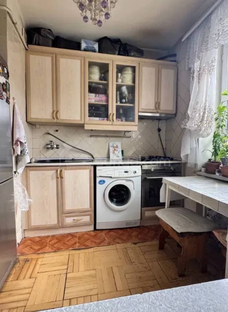3 Սենյականոց Բնակարան Քարե Շենքում, 67քմ, 4/5 հարկ, Կապիտալ Վերանորոգված