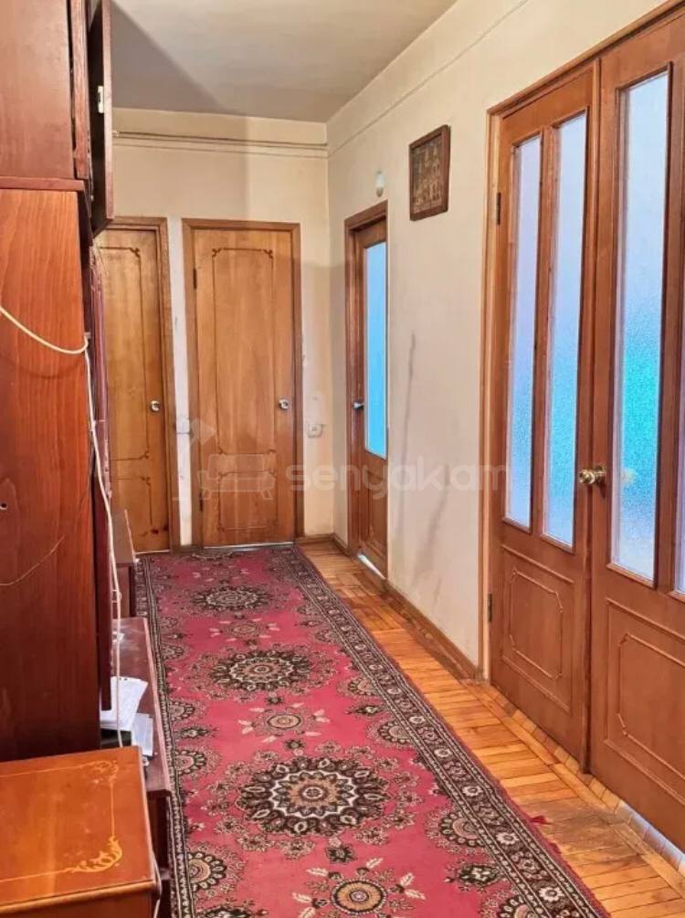 3 Սենյականոց Բնակարան Քարե Շենքում, 67քմ, 4/5 հարկ, Կապիտալ Վերանորոգված
