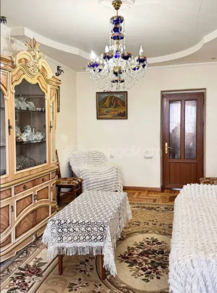 3 Սենյականոց Բնակարան Քարե Շենքում, 67քմ, 4/5 հարկ, Կապիտալ Վերանորոգված