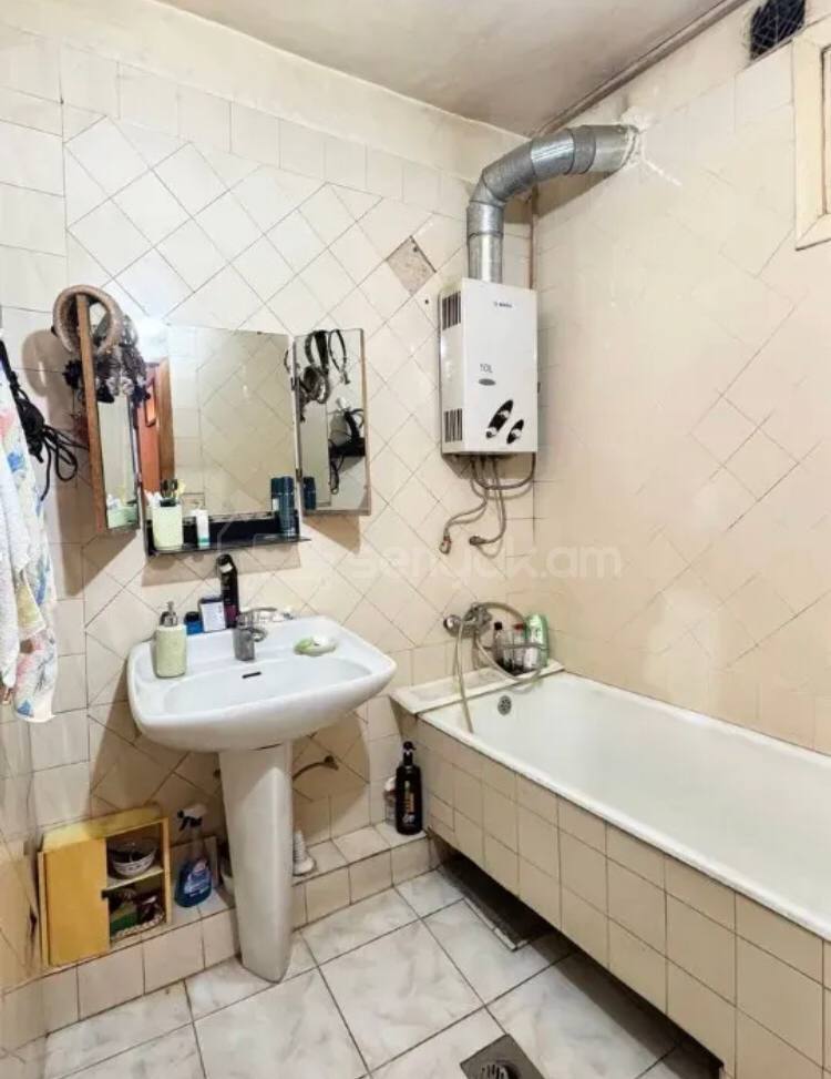3 Սենյականոց Բնակարան Քարե Շենքում, 68քմ, 4/5 հարկ, Կոսմետիկ Վերանորոգված