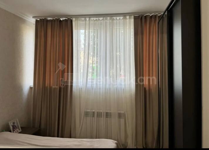 3 Սենյականոց Բնակարան Քարե Շենքում, 52քմ, 1/4 հարկ, Կոսմետիկ Վերանորոգված