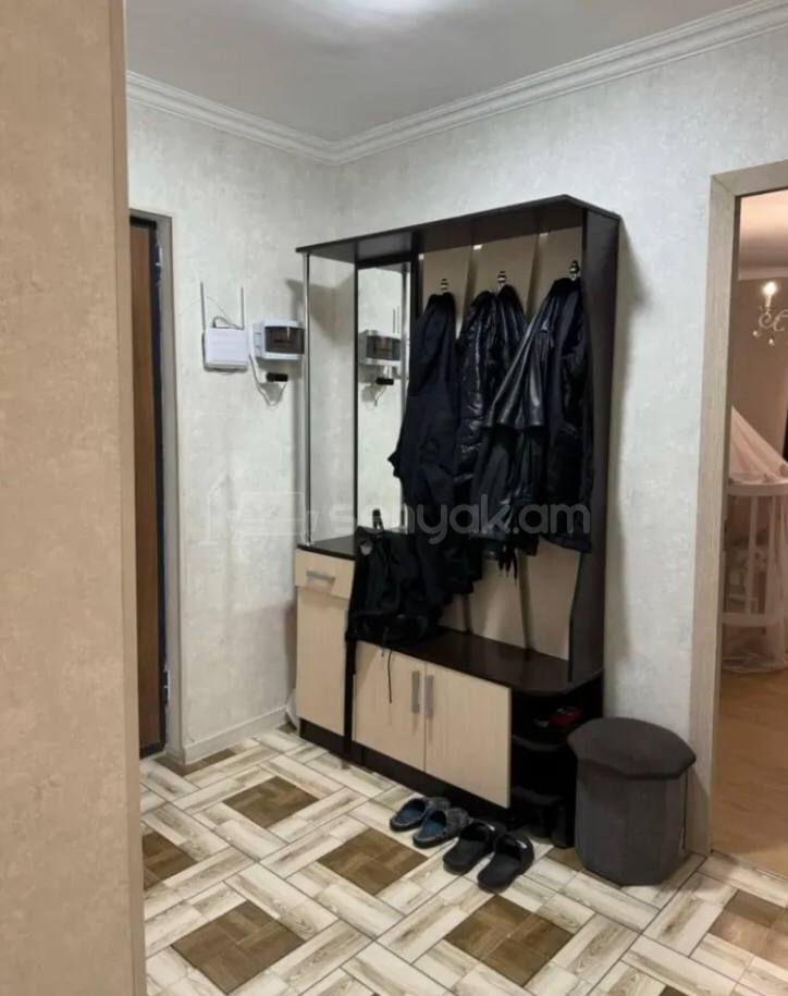 3 Սենյականոց Բնակարան Քարե Շենքում, 52քմ, 1/4 հարկ, Կոսմետիկ Վերանորոգված