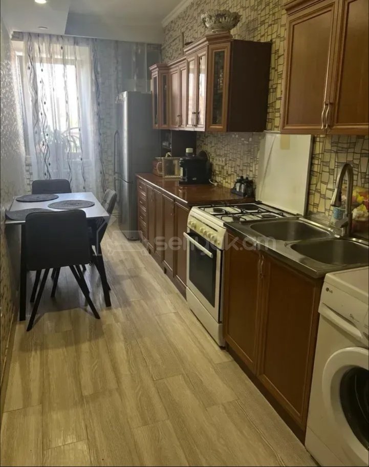 3 Սենյականոց Բնակարան, 90քմ, 5/9 հարկ, Նորմալ Վիճակում, Կահավորված